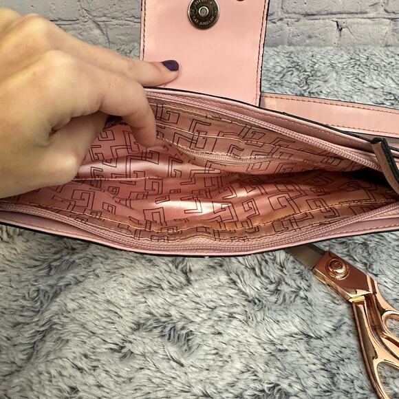 Guess Vintage Y2K Shoulder Bag Baby Pink Chunky Buckle Faux Leather - Picture 7 of 8